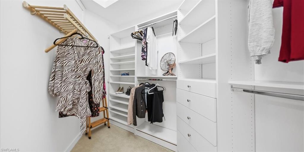 CARLTON LAKES - Residential