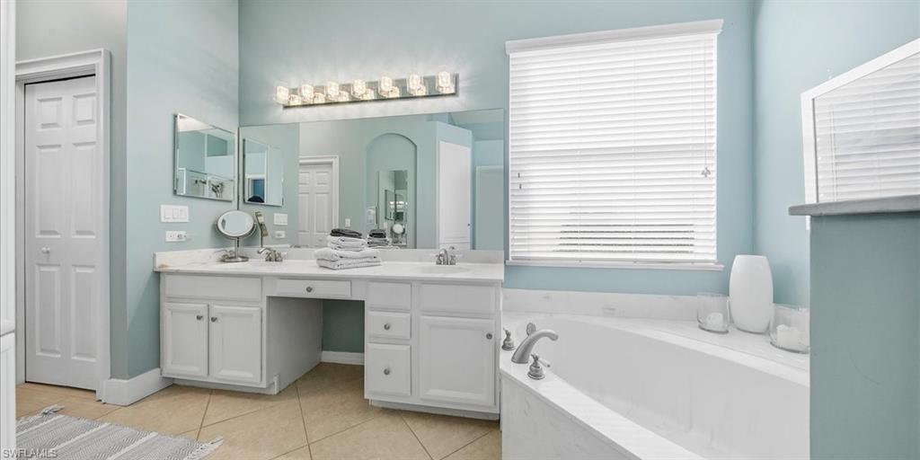 CARLTON LAKES - Residential