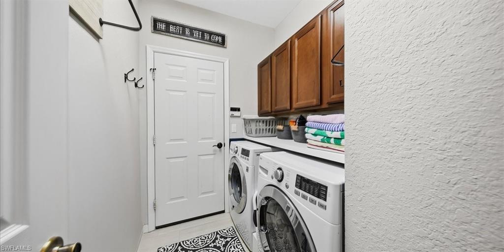 CARLTON LAKES - Residential