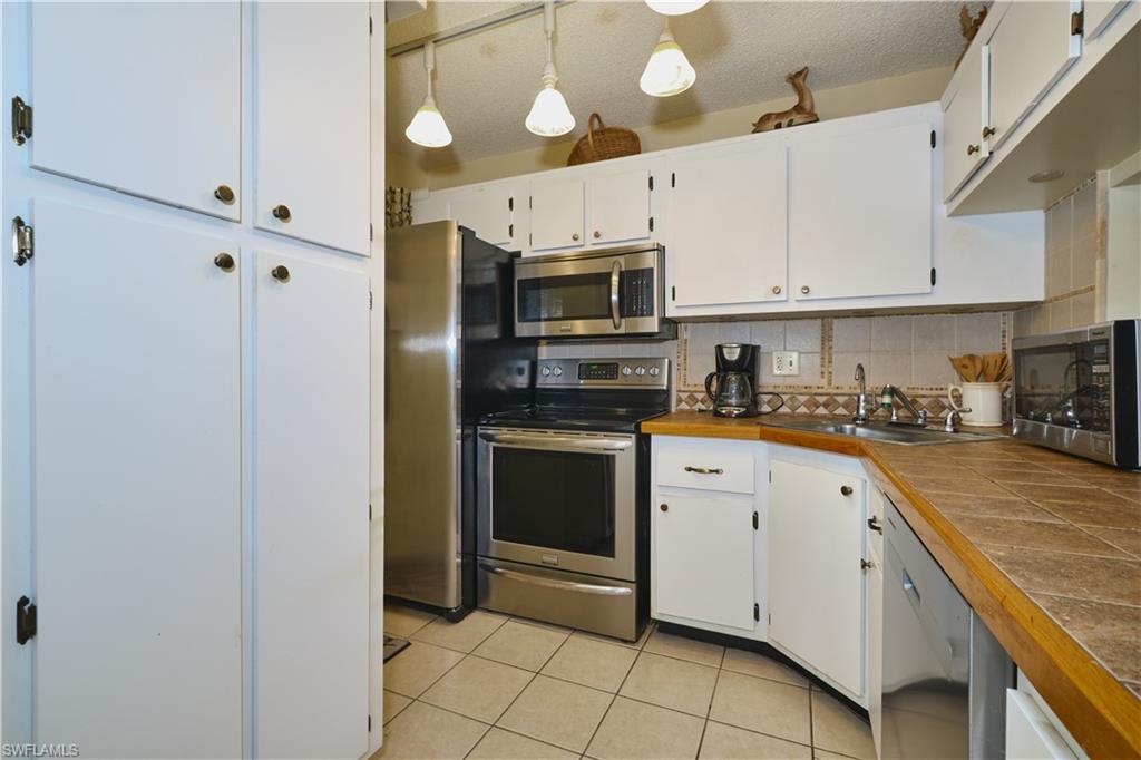 PINE RIDGE OF FORT MYERS VILLAGE - Residential