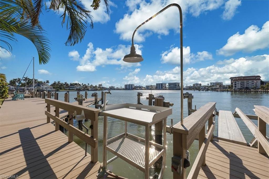 MOORINGS - Residential