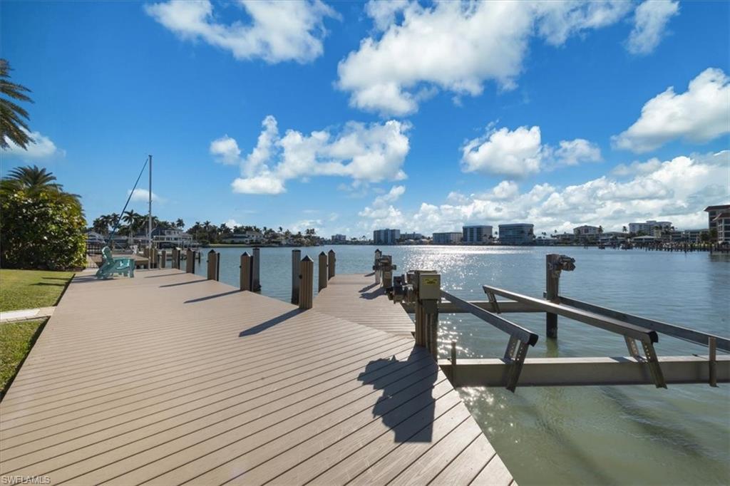 MOORINGS - Residential