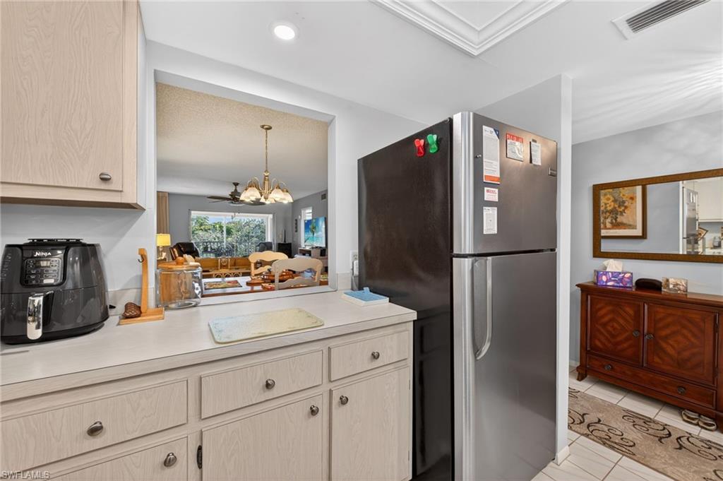 COUNTRY CLUB MANOR - Residential