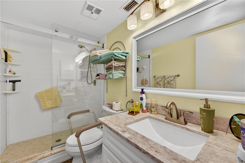 COUNTRY CLUB MANOR - Residential