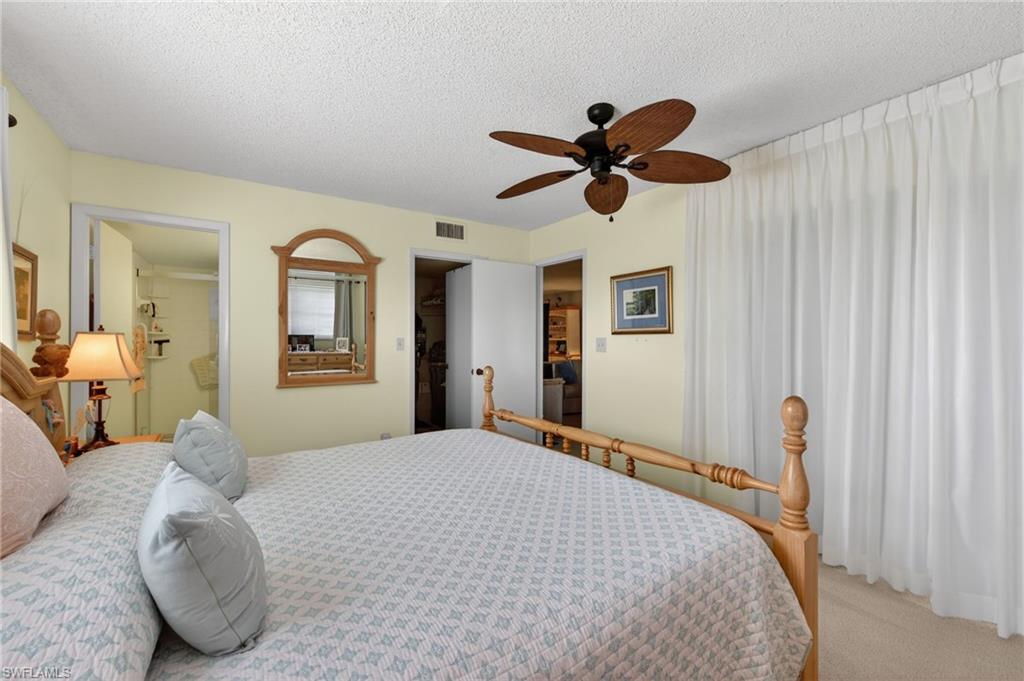 COUNTRY CLUB MANOR - Residential