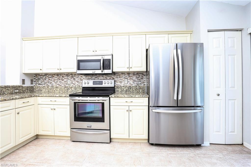 EDGEWATER AT CARLTON LAKES - Residential Lease