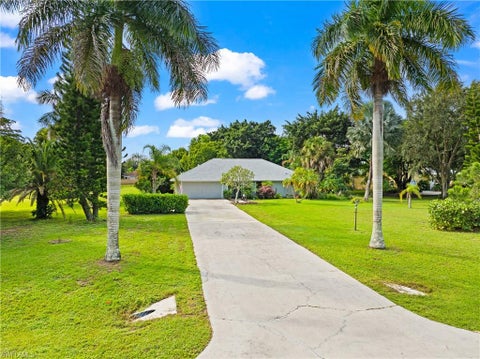 Photo of 1940 Curling AVE, NAPLES, FL 34109 (MLS # 226036513)