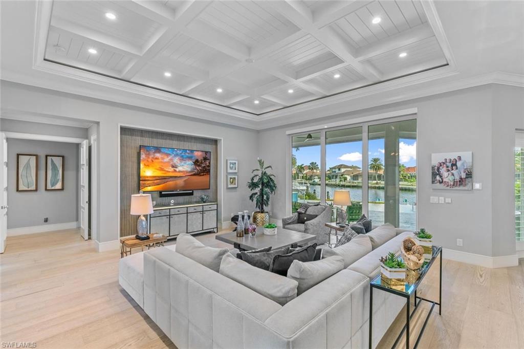 MARCO BEACH - Residential