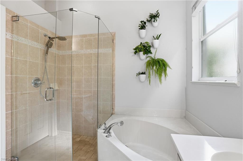 CARLTON LAKES - Residential