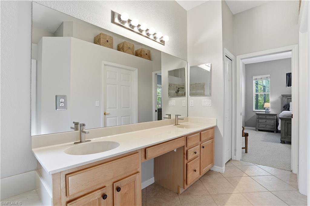 CARLTON LAKES - Residential