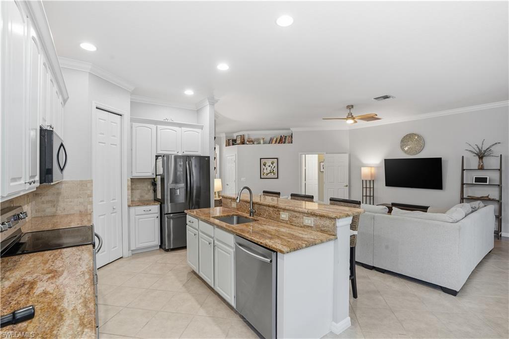 CARLTON LAKES - Residential