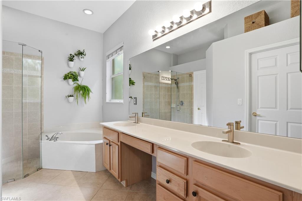 CARLTON LAKES - Residential