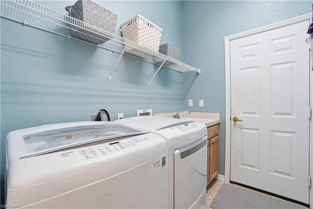 CARLTON LAKES - Residential