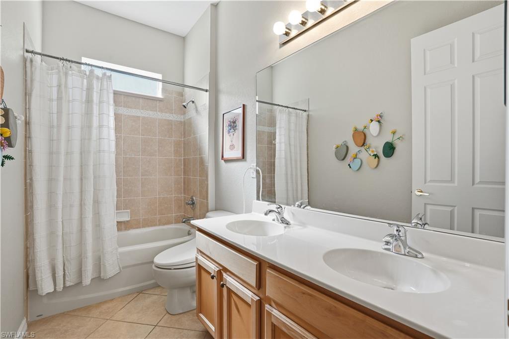 CARLTON LAKES - Residential