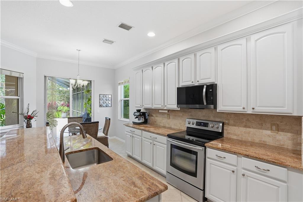 CARLTON LAKES - Residential