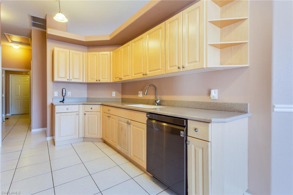 VALENCIA LAKES - Residential