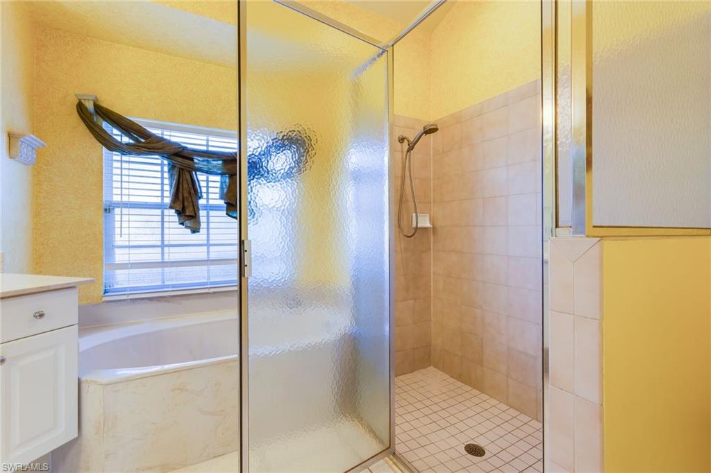 VALENCIA LAKES - Residential