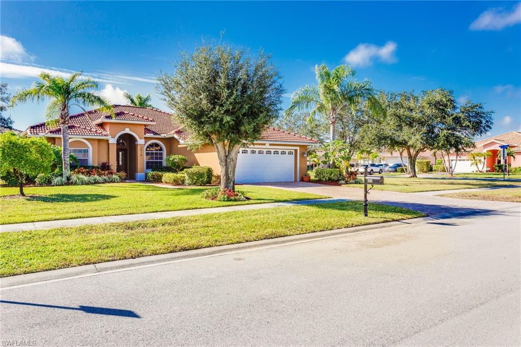 VALENCIA LAKES - Residential