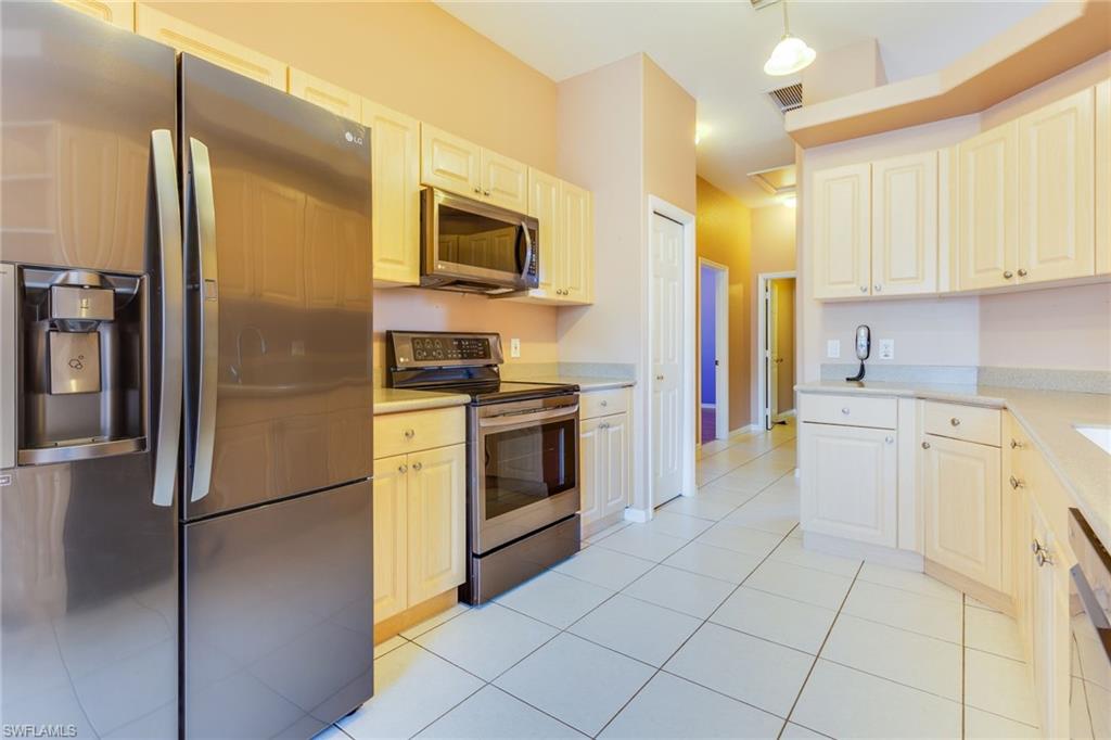 VALENCIA LAKES - Residential