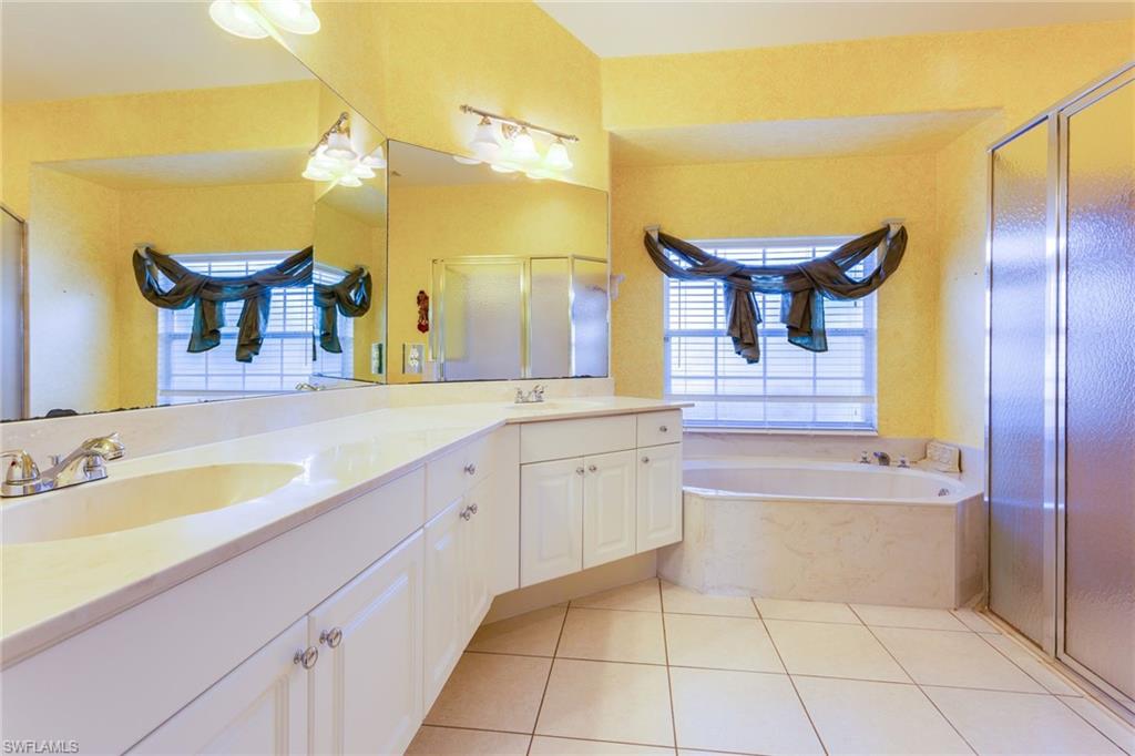 VALENCIA LAKES - Residential