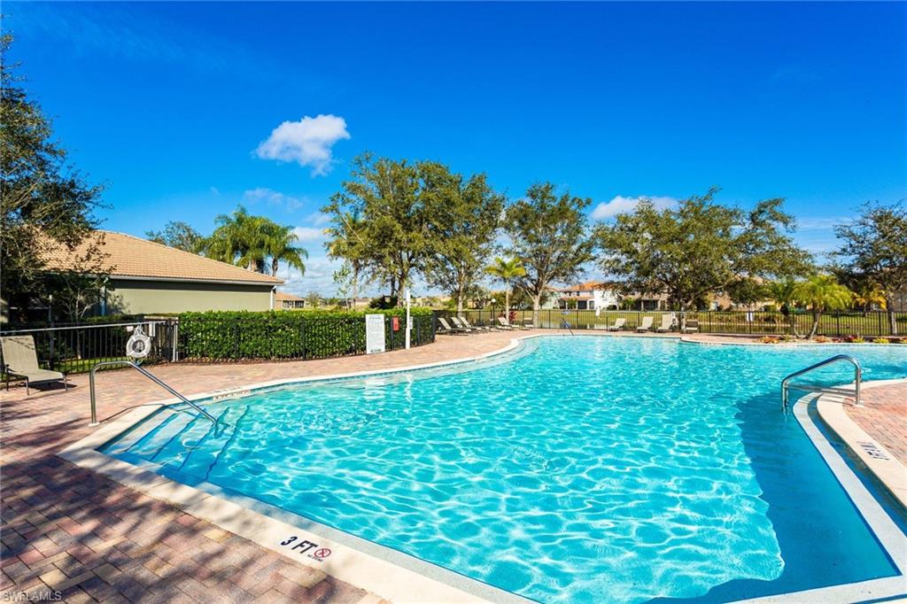 VALENCIA LAKES - Residential