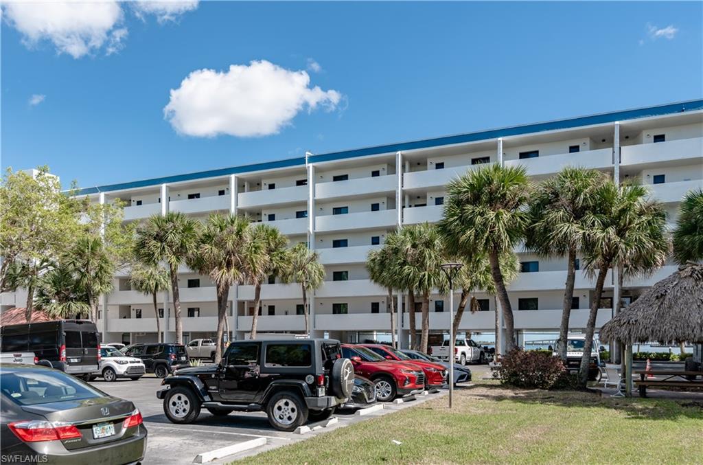 RIVERSIDE CLUB - Residential