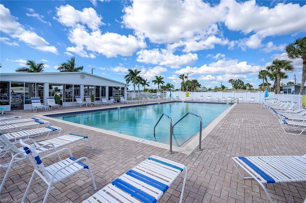 CARRIAGE VILLAGE - Residential