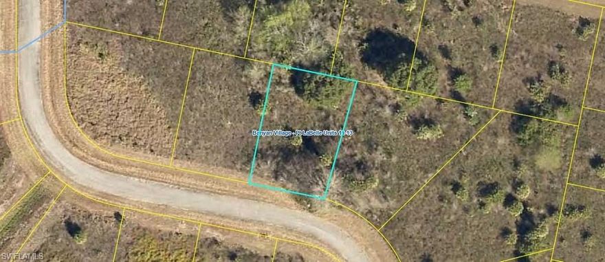 Residential lot in LaBelle located in Banyan Village. Great location for home or investment. Convenient travel to east coast or west coast.