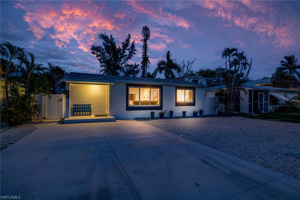 HOLIDAY SHORES - Residential