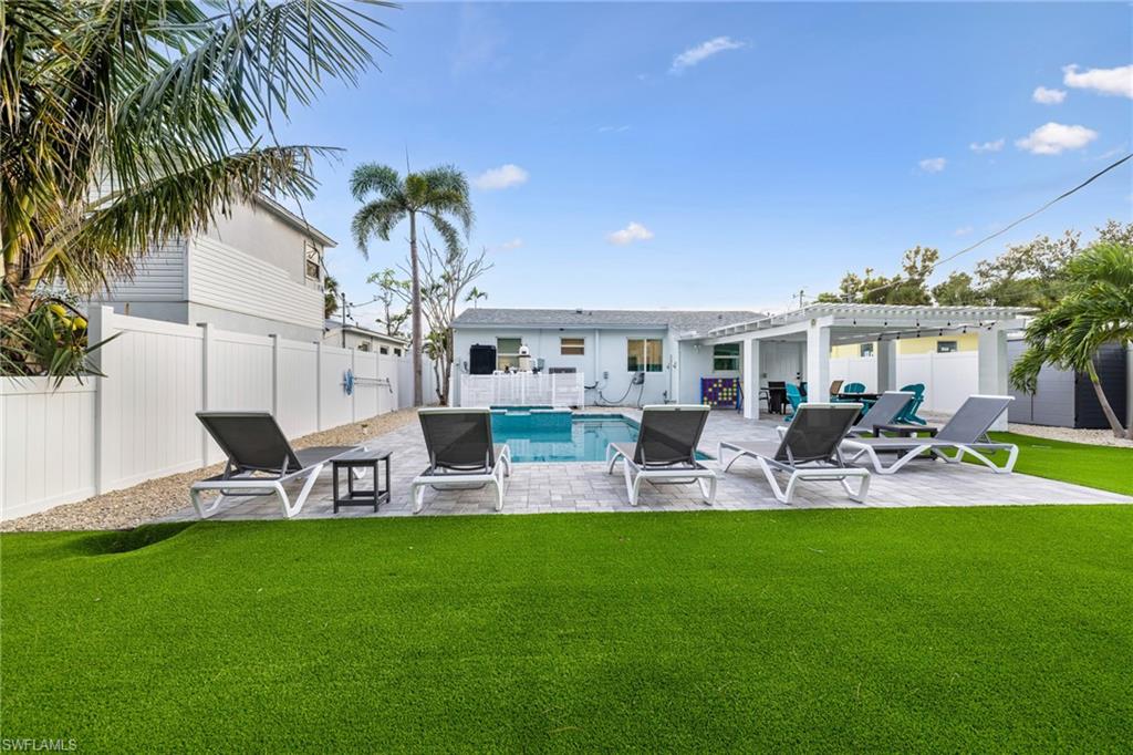 HOLIDAY SHORES - Residential