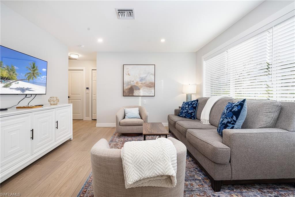 HOLIDAY SHORES - Residential