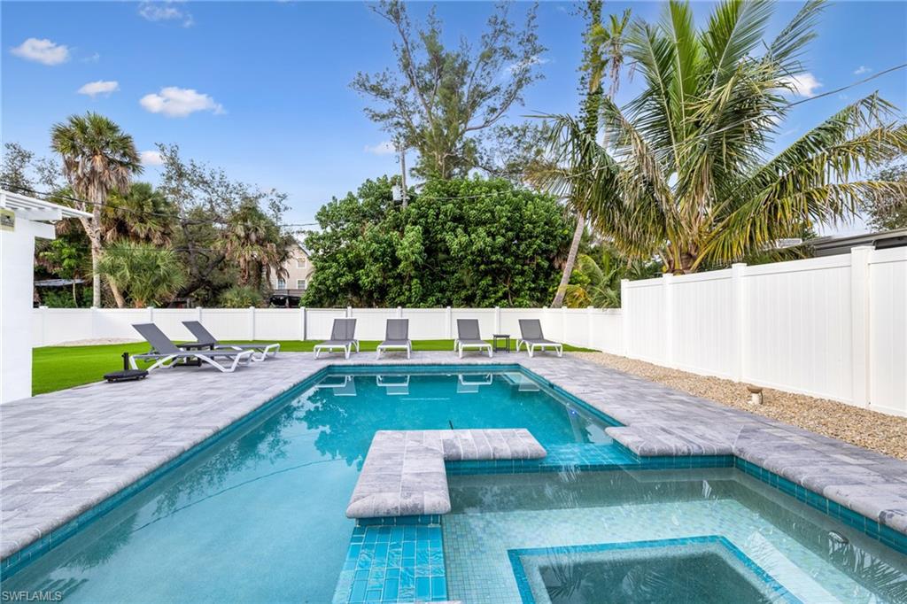 HOLIDAY SHORES - Residential