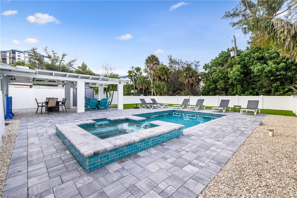 HOLIDAY SHORES - Residential