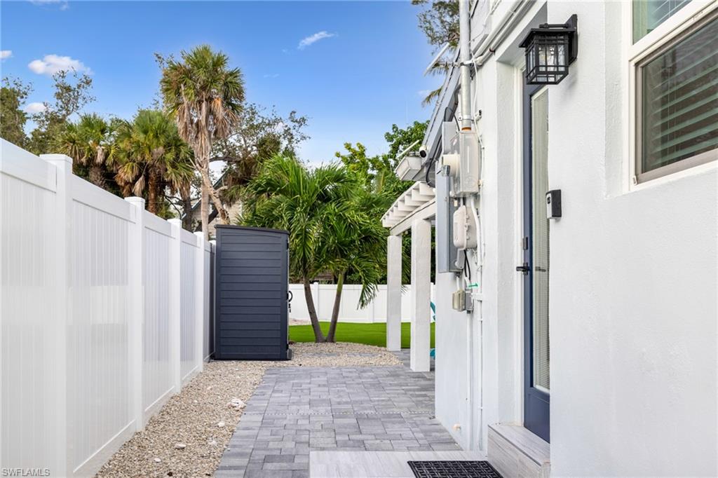 HOLIDAY SHORES - Residential