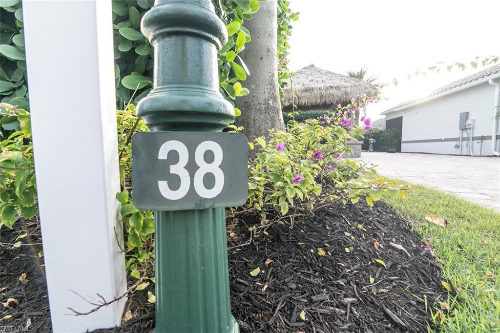 NAPLES MOTORCOACH RESORT - Land