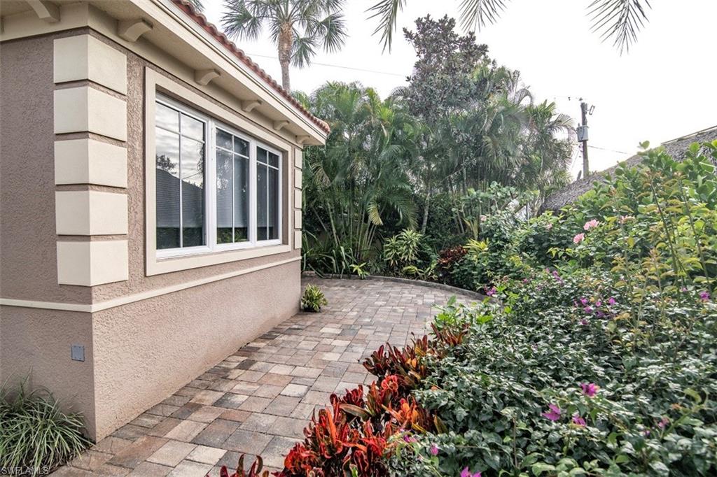 NAPLES MOTORCOACH RESORT - Land