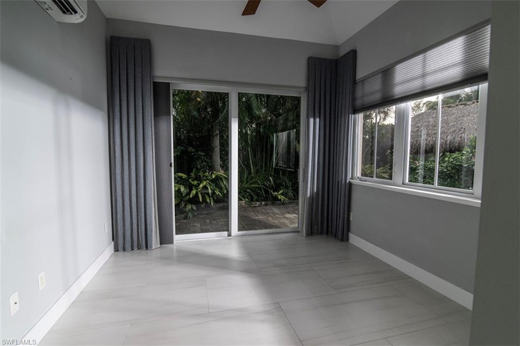 NAPLES MOTORCOACH RESORT - Land