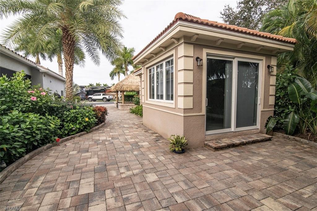 NAPLES MOTORCOACH RESORT - Land