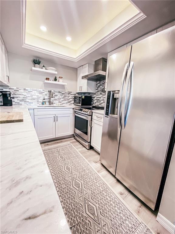 GLADES COUNTRY CLUB - Residential