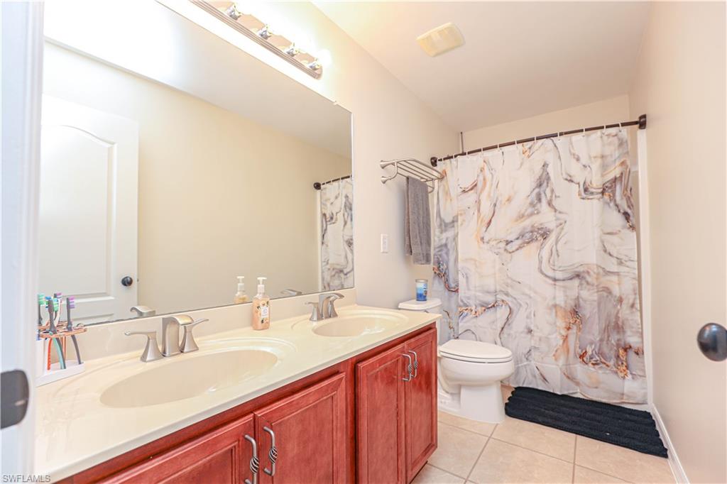 TOWN LAKES - Residential