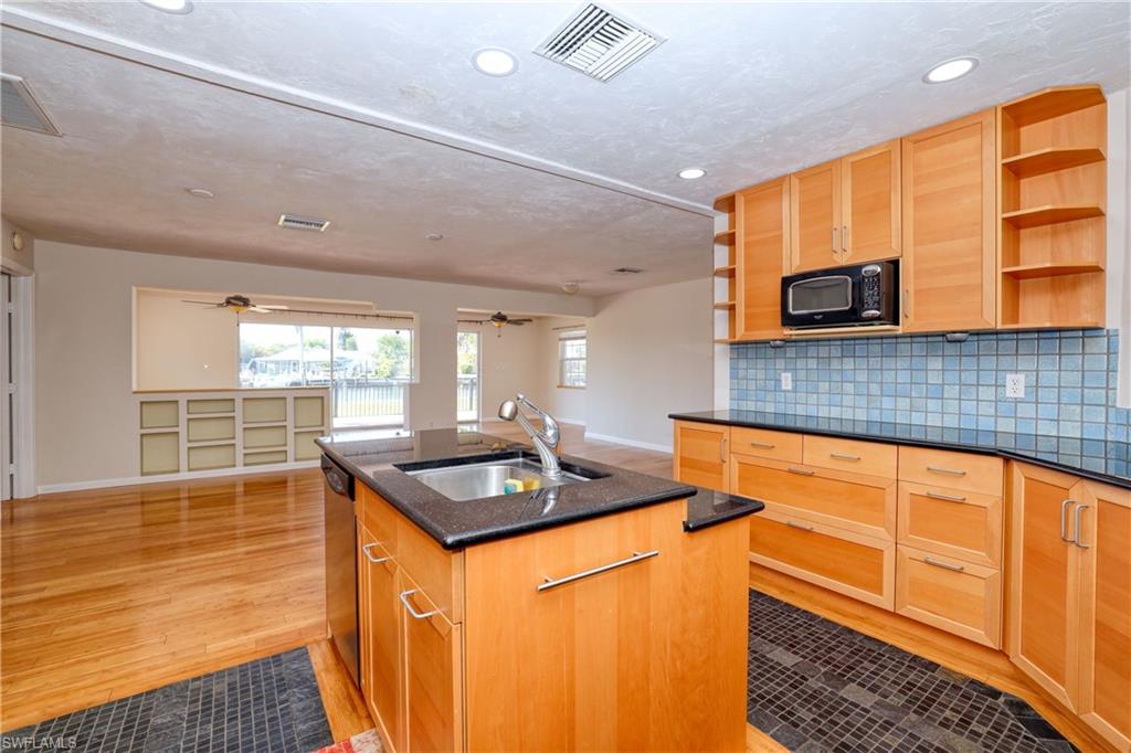 FORT MYERS SHORES - Residential