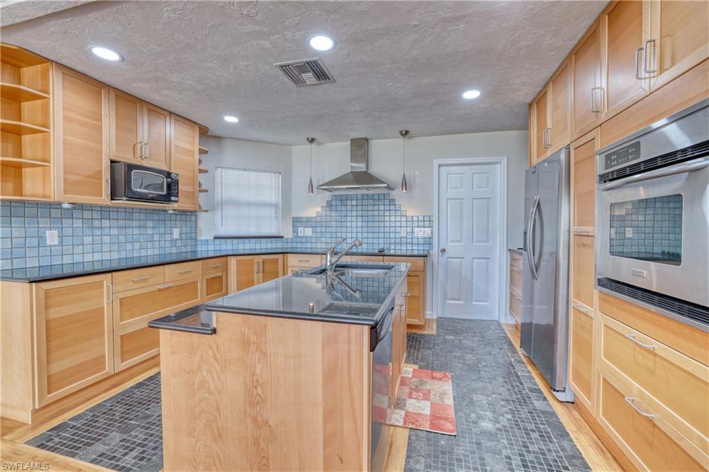 FORT MYERS SHORES - Residential