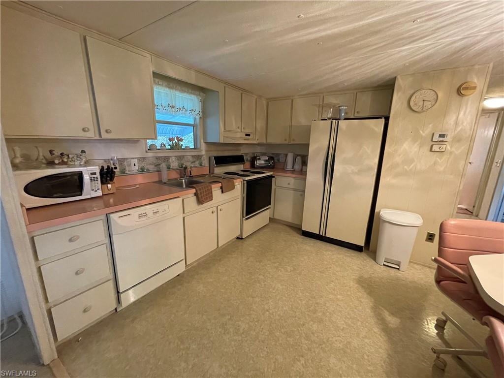 IMPERIAL BONITA ESTATES - Residential