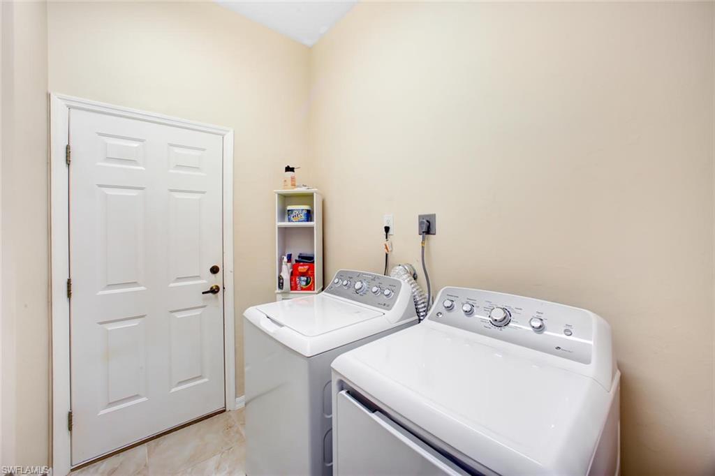 LAS BRISAS AT SPANISH WELLS - Residential