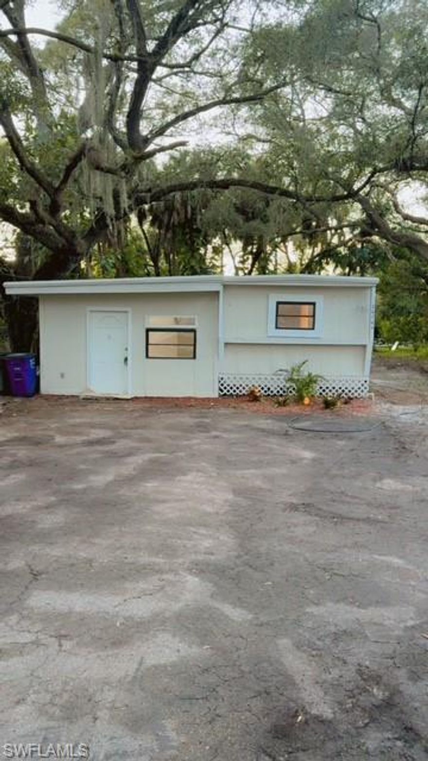 GORGEOUS HOME CLOSE TO EVERYWHERE , NICE LARGE LOT, METAL ROOF , NEW TILE FLOOR AND NEW CARPET, NEWER APPLIANCES , NEW WATER HEATER, QUIET LOVELY NEIGHBORHOOD