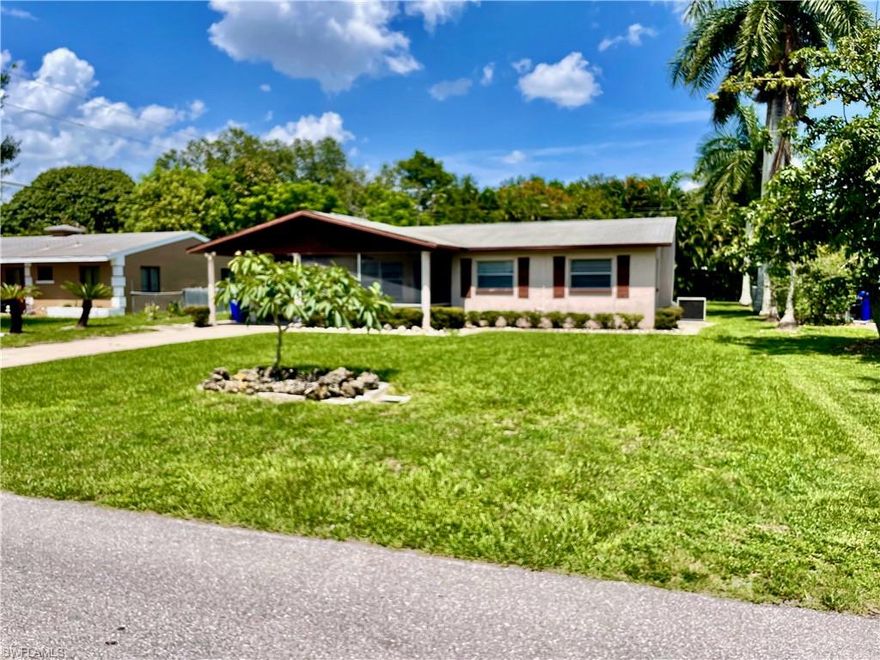 Great price on this 3BR home a block away from the Caloosahatchee River In the desirable Rainbow Groves Community. Great location only 3.5 miles from the revitalized downtown Fort Myers Riverfront, 2.5 miles to I-75, and 1.5 miles to the Tarpon Street fishing pier. Great lot with huge, private back yard with large Palm trees and lush landscaping.