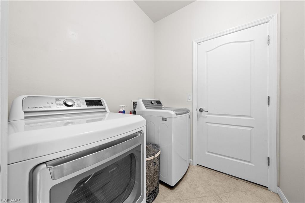 PROMENADE WEST - Residential