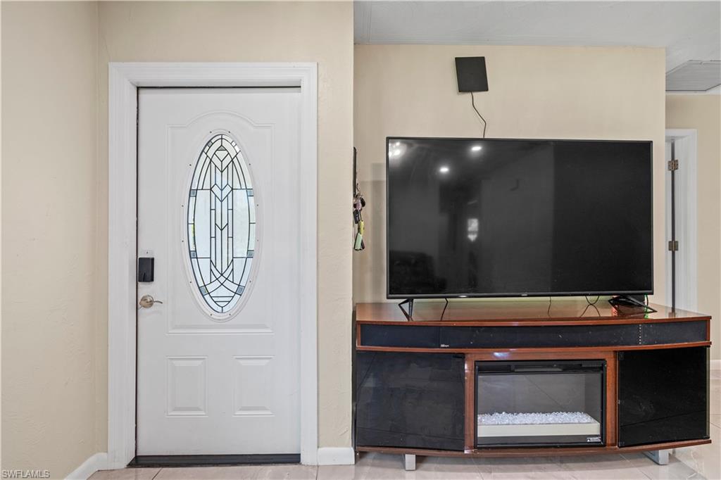 FORT MYERS SHORES - Residential