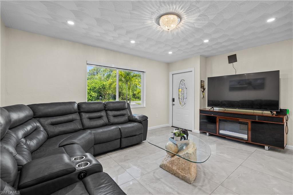 FORT MYERS SHORES - Residential