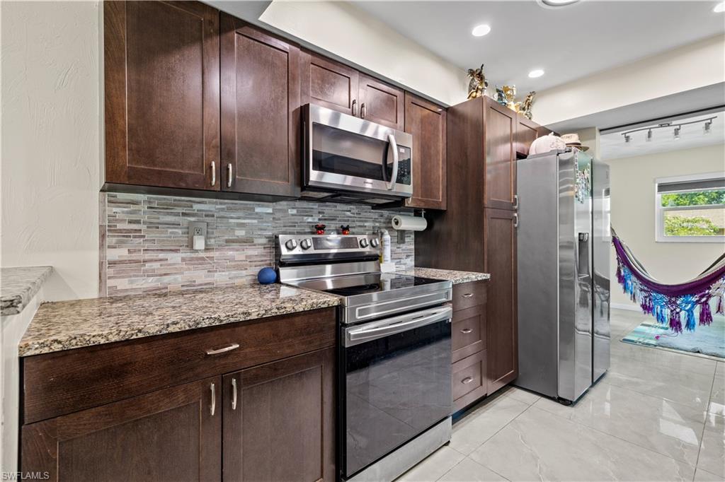 FORT MYERS SHORES - Residential